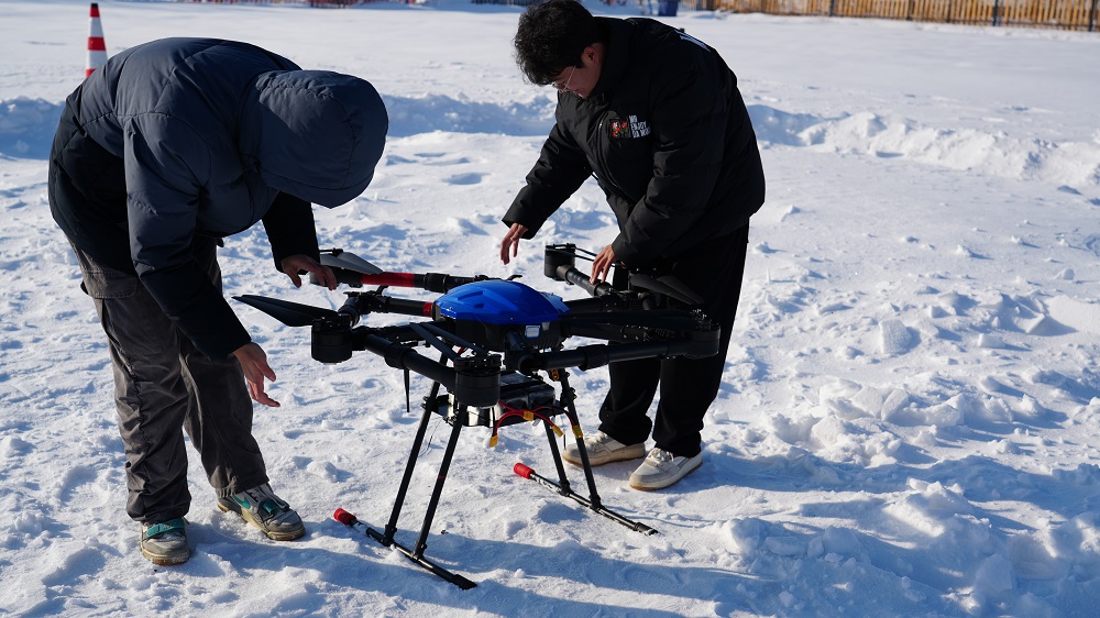 在保华润天航空学习,提前融入新疆无人机精英圈层