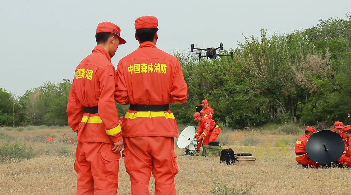 新疆森林消防总队与保华润天航空联合开展无人机消防应用演练