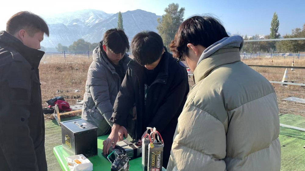 从“飞行小白”到“持证飞手”，你只差一个保华润天新疆无人机03考点