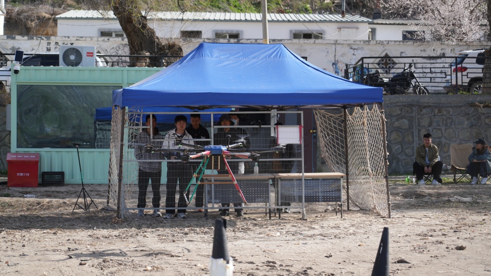 新疆无人机吊运成新趋势 保华润天解锁多场景应用